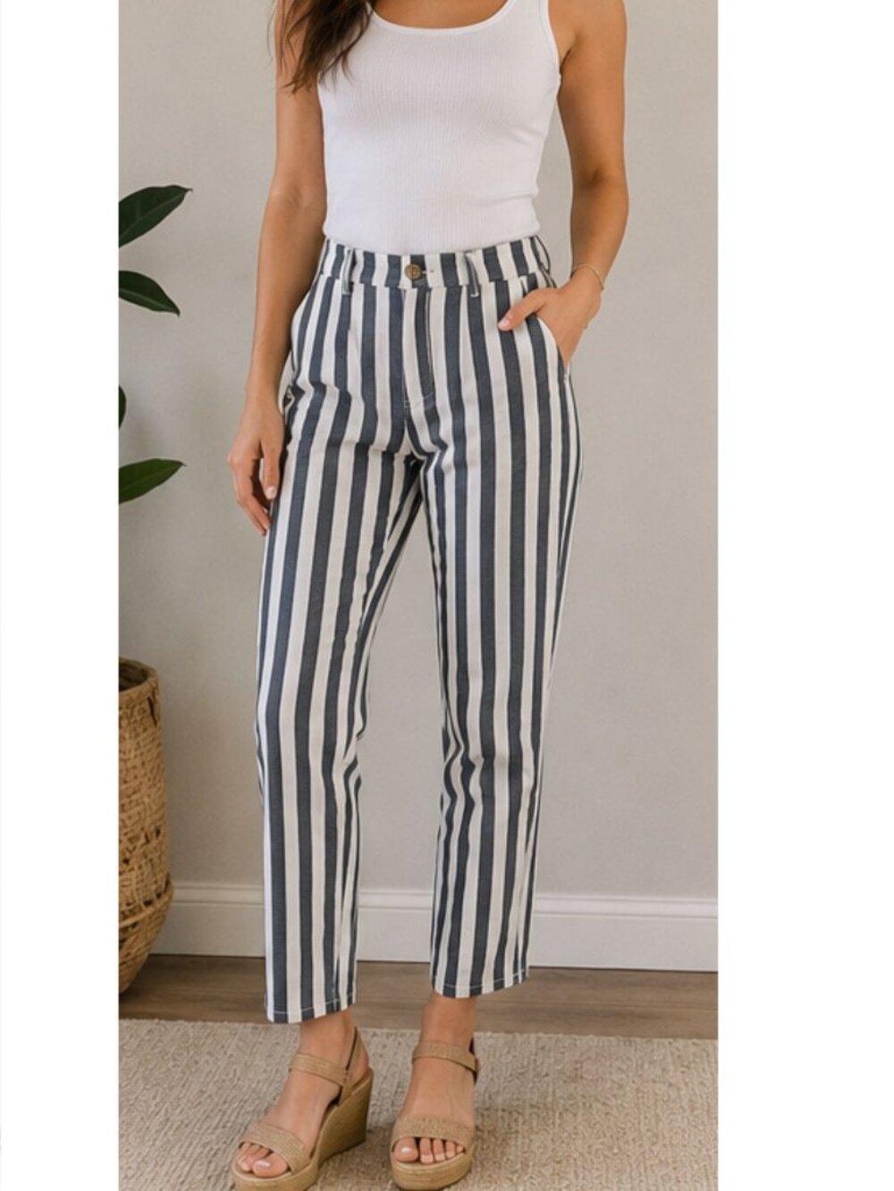 Urban Outfitters Blue & White Striped Cropped Pants – Size US 2